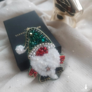 Broszka gwiazdkowy skrzat