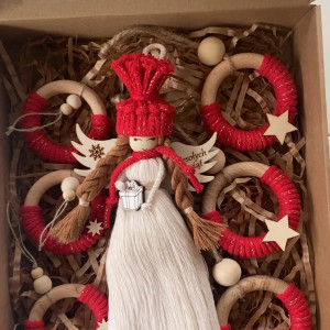 Czerwony zestaw ozdób świątecznych