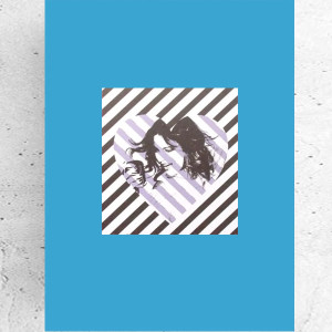 nowy plakat z filmu Violetta, nowoczesny plakat z dziewczyną, Violetta plakat A4, minimalizm plakat na ścianę, fajne plakaty do domu, filmowe plakaty, małe plakaty z filmów, poster 21x30