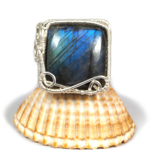 Labradoryt, Srebrny pierścionek z niebieskim labradorytem , ręcznie wykonany, prezent dla niej, prezent dla mamy, prezent urodzinowy