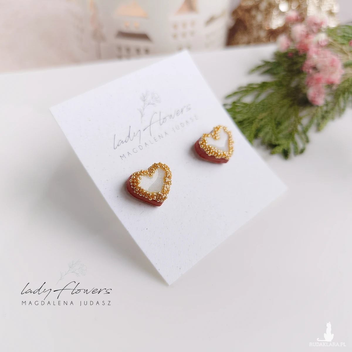 Kolczyki serduszka ze złotą posypką