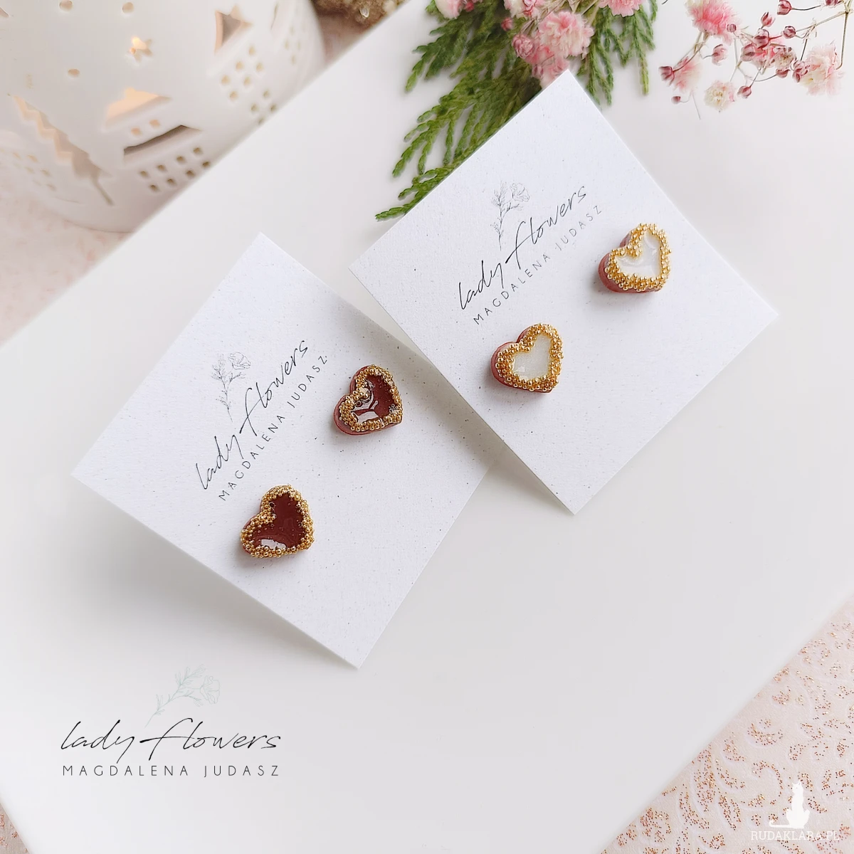 Kolczyki serduszka ze złotą posypką
