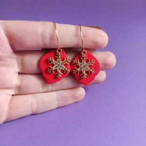 Kolczyki z gliny polimerowej z zawieszką śnieżynką