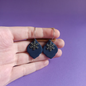 Kolczyki z gliny polimerowej z zawieszką śnieżynką