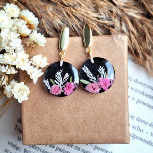 Kolczyki z suszonymi kwiatami różowej gipsówki