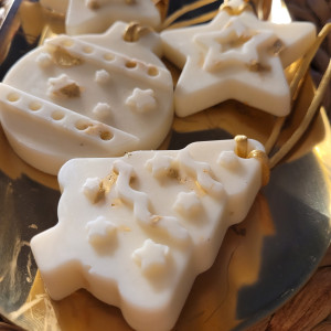 Zawieszki świąteczne z wosku sojowego