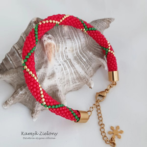 Czerwona bransoletka w krateczkę