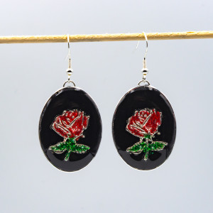 Kolczyki gotyckie z żywicy z różą 012