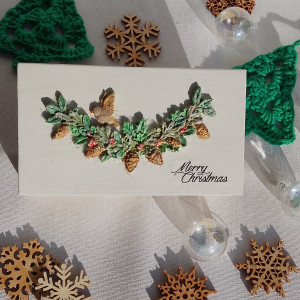 Świąteczna szkatułka z ostrokrzewem