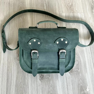 Zielona torba na ramię ze skóry „Crazy Horse”.