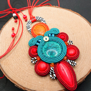 KOLOROWY WISIOR SUTASZ Z CERAMIKĄ