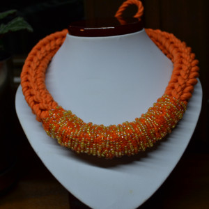 Amelja – naszyjnik pomarańczowy z bawełny wege boho