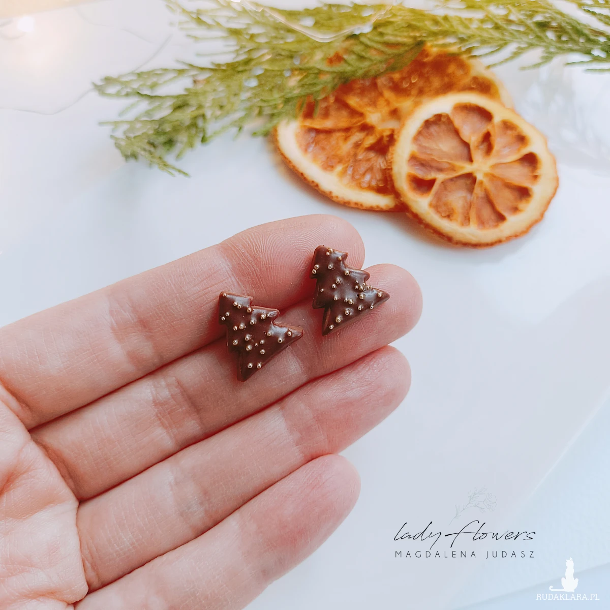 Choinki ze złotą posypką