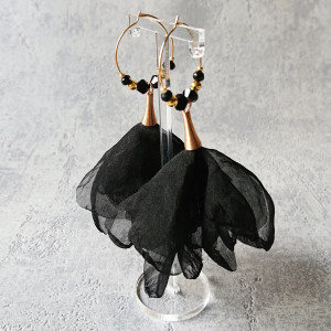 CZARNE KOLCZYKI Z SZYFONOWYMI KWIATKAMI