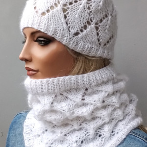 Czapka i komin w bieli