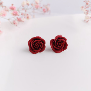 Kolczyki z różyczkami