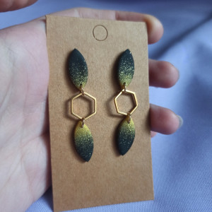 Kolczyki sztyfty z ozdobnym heksagonem