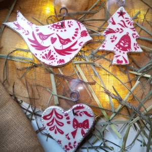 Zawieszki świąteczne z przyssawkami ozdobione techniką decoupage