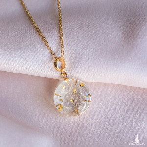 Wisiorek z rzęsek dmuchawca