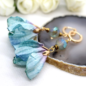 delikatne kolczyki kwiatowe