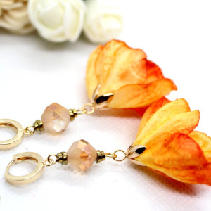 delikatne kolczyki kwiatowe