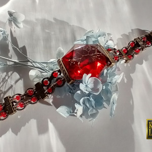 Rubin - bransoleta z żywicy i koralików