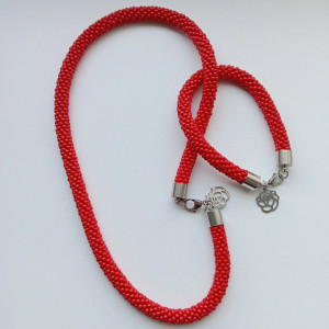 Koralikowy czerwony komplet: naszyjnik i bransoletka