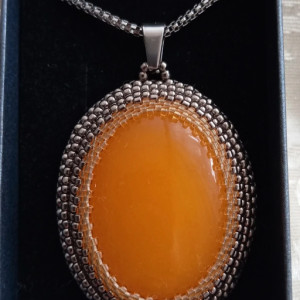 Wisior, wisiorek z naturalnym kamieniem - żółtym jadeitem