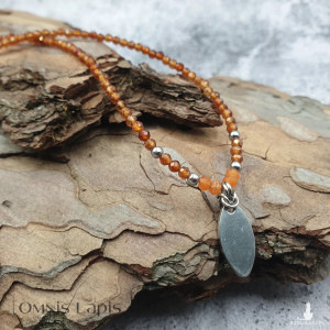 Naszyjnik chainmaille - świetlisty granat hessonit