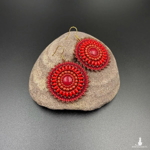 Koralikowe kolczyki koła czerwone z jadeitami #850