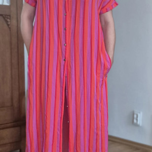 Sukienka w paski kolorowa