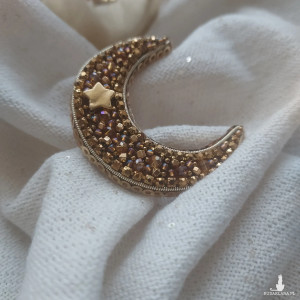 Księżycowa broszka w kolorze złota