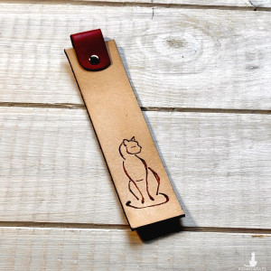 Skórzana zakładka do książki z kotem v2