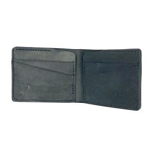 Czarny portfel ręcznie uszyty ze skóry.