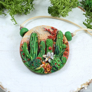 Kaktusy - kolorowy wisiorek