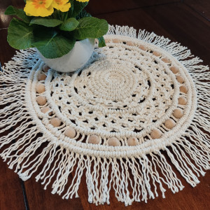 Okrągły makramowy bieżnik w stylu Boho