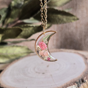 złota zawieszka złoty wisiorek naszyjnik żywica z żywicy kwiaty z kwiatami księżyc kwiaty żywica biżuteria gipsówka