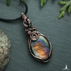 Wisiorek miedziany naszyjnik z labradorytem wire wrapping
