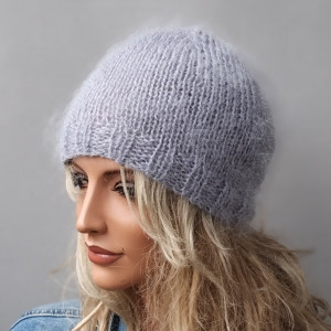 Czapka moherowa w kolorze jasnej szarości
