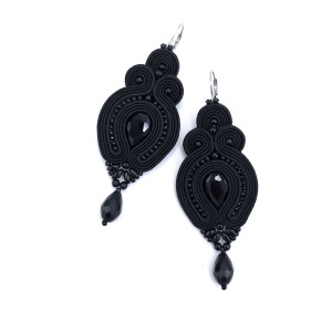 „Verra” czarne romantyczne eleganckie kolczyki sutasz z kryształkami