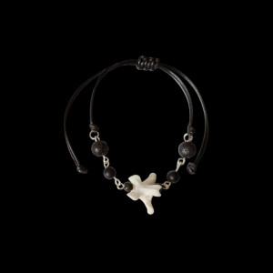 Czarna, regulowana bransoletka z kręgiem