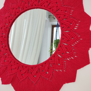 Makramowe lustro w stylu Boho - czerwone