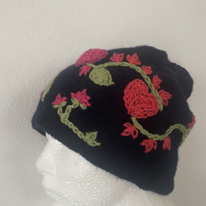 Czapka z kwiatami