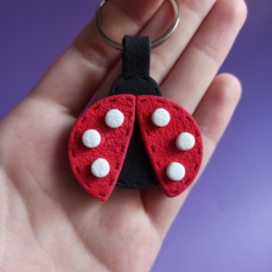 Brelok w kształcie biedronki