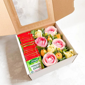 Sweetbox z cukierkami i herbatką (rozmiar S)