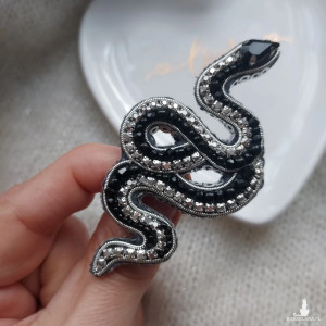 Broszka wąż srebrno-czarny