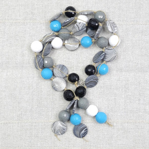 6447 czarnym szary, biały, niebieski, długi naszyjnik