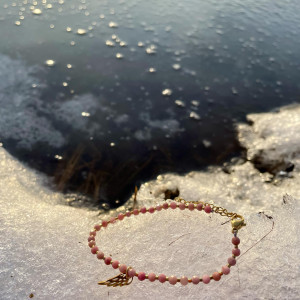 Bransoletka róż ze skrzydłem