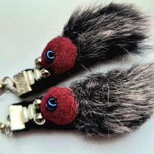 Kolczyki futro i pompony