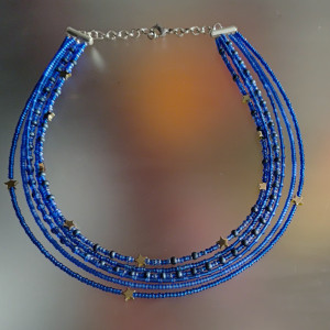 Naszyjnik Krótkie Szafirowe Szklane Koraliki Gwiazdki Zlłote nasz25.8